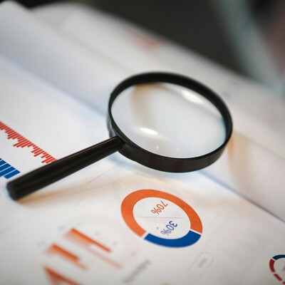 Loupe sur des documents